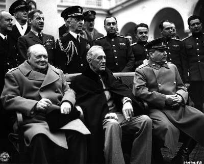 Уинстон Черчилль, Франклин Делано Рузвельт, Иосиф Сталин во время Ялтинской конференции. 9 февраля 1945 г. | История Второй мировой войны | Блог о США American liFE